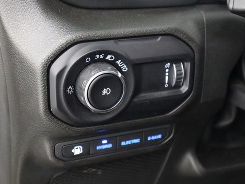 Used 2023 Jeep Wrangler Unlimited Sahara w/ Cold Weather Group AWD/4WD image 21