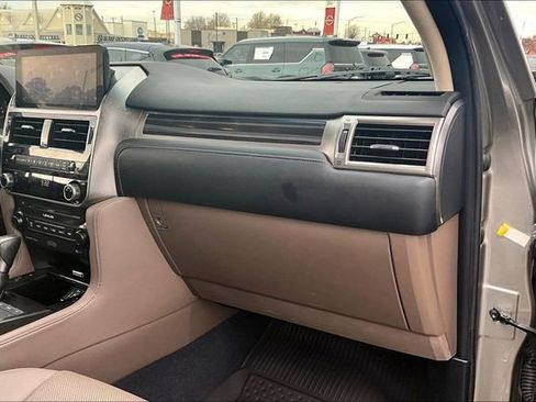 Used 2022 Lexus GX 460 Premium w/ Premium Plus Package image 23