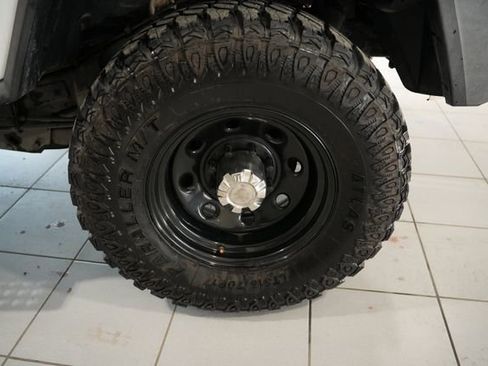 Used 2005 HUMMER H2 Base w/ Preferred Equipment Group image 9