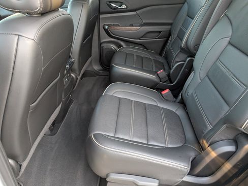 Used 2021 GMC Acadia Denali w/ Denali Technology Package image 10