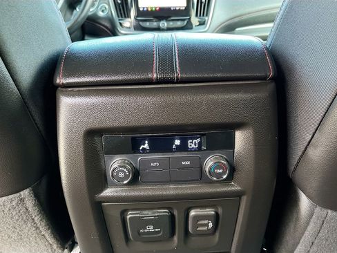 Used 2023 Chevrolet Traverse RS AWD/4WD image 27