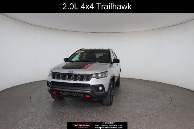 Used 2025 Jeep Compass Trailhawk AWD/4WD image 1