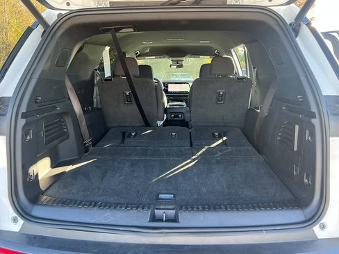 Used 2025 Chevrolet Traverse LT image 5