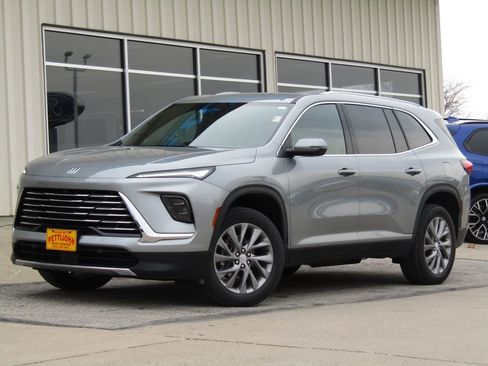 Used 2025 Buick Enclave Preferred image 12