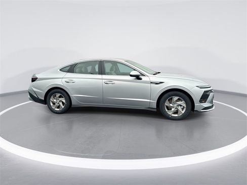 New 2025 Hyundai Sonata SE image 9