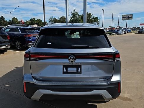 New 2025 Volkswagen Tiguan SE image 6