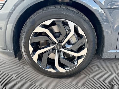 Certified 2024 Audi Q8 e-tron Premium Plus w/ Premium Plus Package AWD/4WD image 33