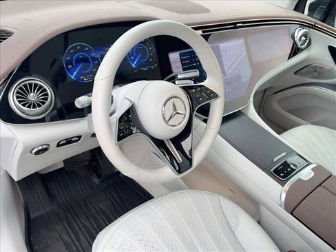 Used 2023 Mercedes-Benz EQS 580 4MATIC SUV image 10