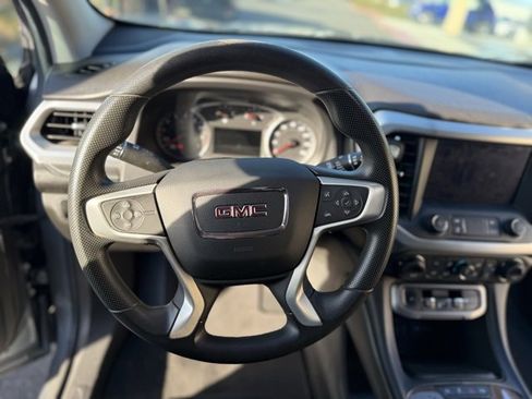 Used 2021 GMC Acadia SLE image 8
