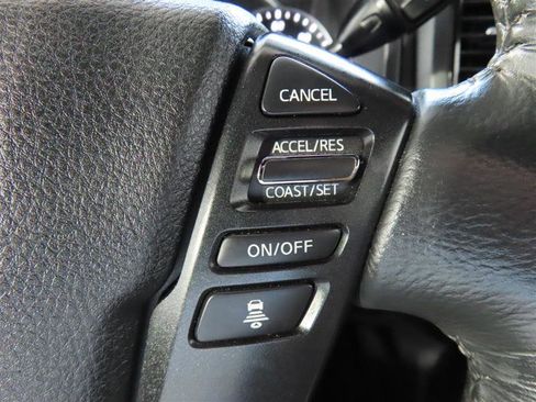 Used 2023 Nissan Titan SV w/ SV Convenience Package image 21