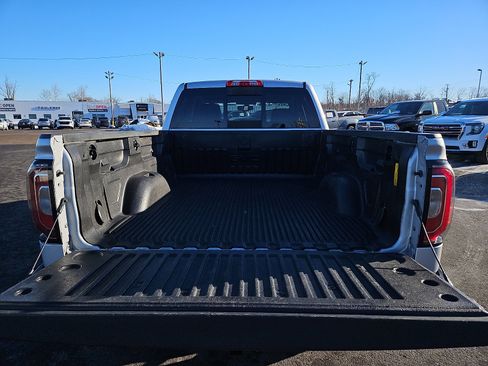 Used 2018 GMC Sierra 1500 SLT w/ SLT Premium Package image 28