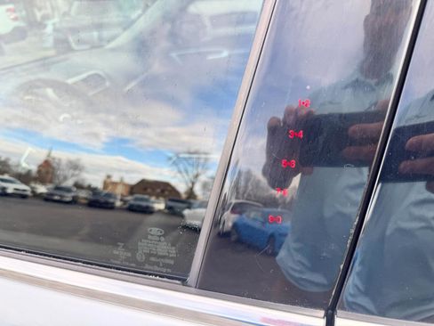 Used 2017 Ford Fusion SE w/ Fusion SE Technology Package image 9