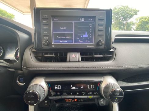 Used 2022 Toyota RAV4 XLE AWD/4WD image 20