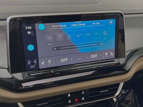 Used 2024 Volkswagen Atlas Cross Sport SE image 17