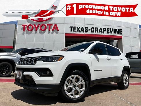 Used 2025 Jeep Compass Latitude image 1