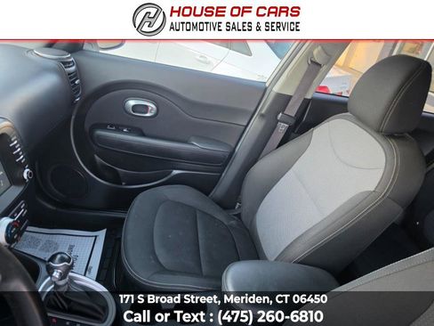 Used 2018 Kia Soul + FWD image 34