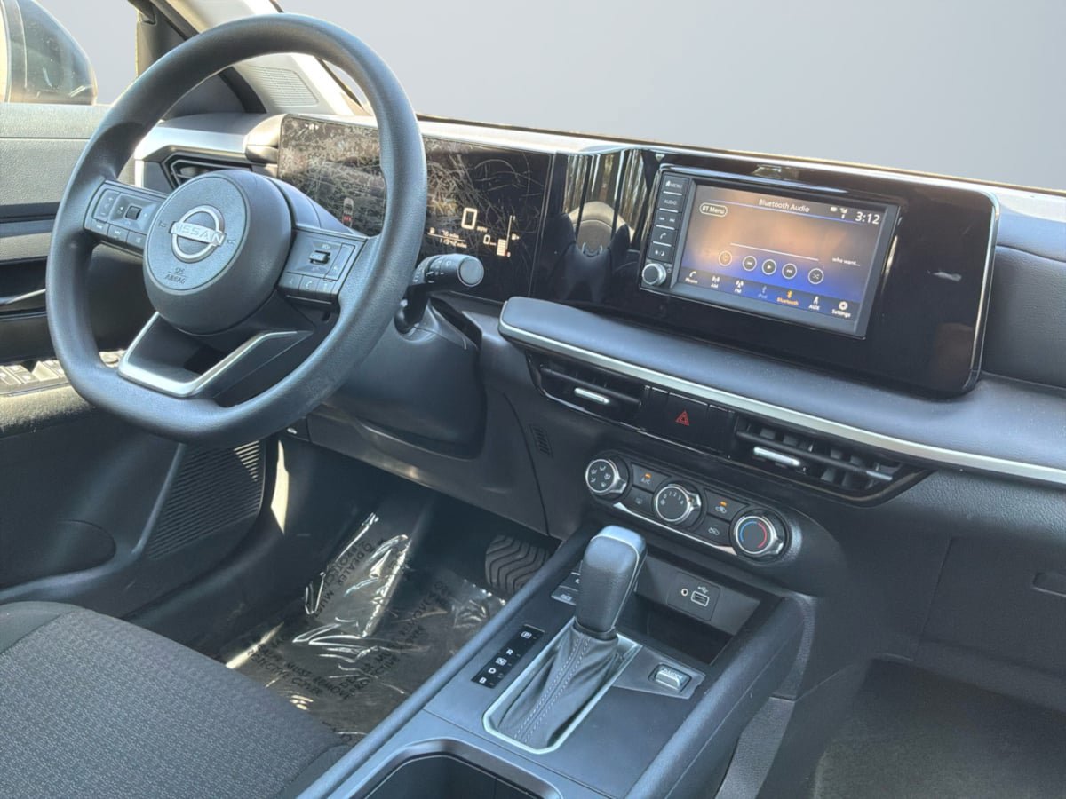 Used 2025 Nissan Kicks S AWD/4WD image 14