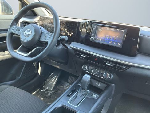 Used 2025 Nissan Kicks S AWD/4WD image 14