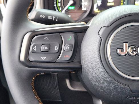 Used 2024 Jeep Wrangler Unlimited image 16