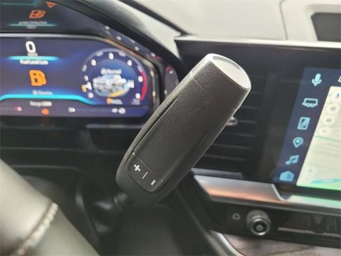 Certified 2025 Chevrolet Silverado 2500 LTZ w/ LTZ Convenience Package image 33