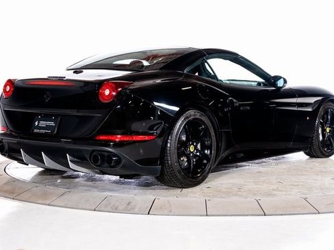 Used 2017 Ferrari California T image 2