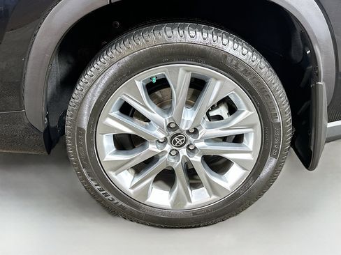 Used 2020 Toyota Highlander Limited AWD/4WD image 32