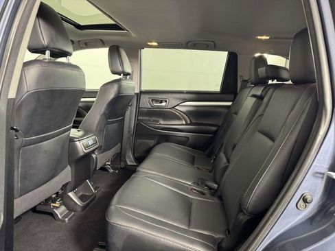 Used 2018 Toyota Highlander XLE image 31