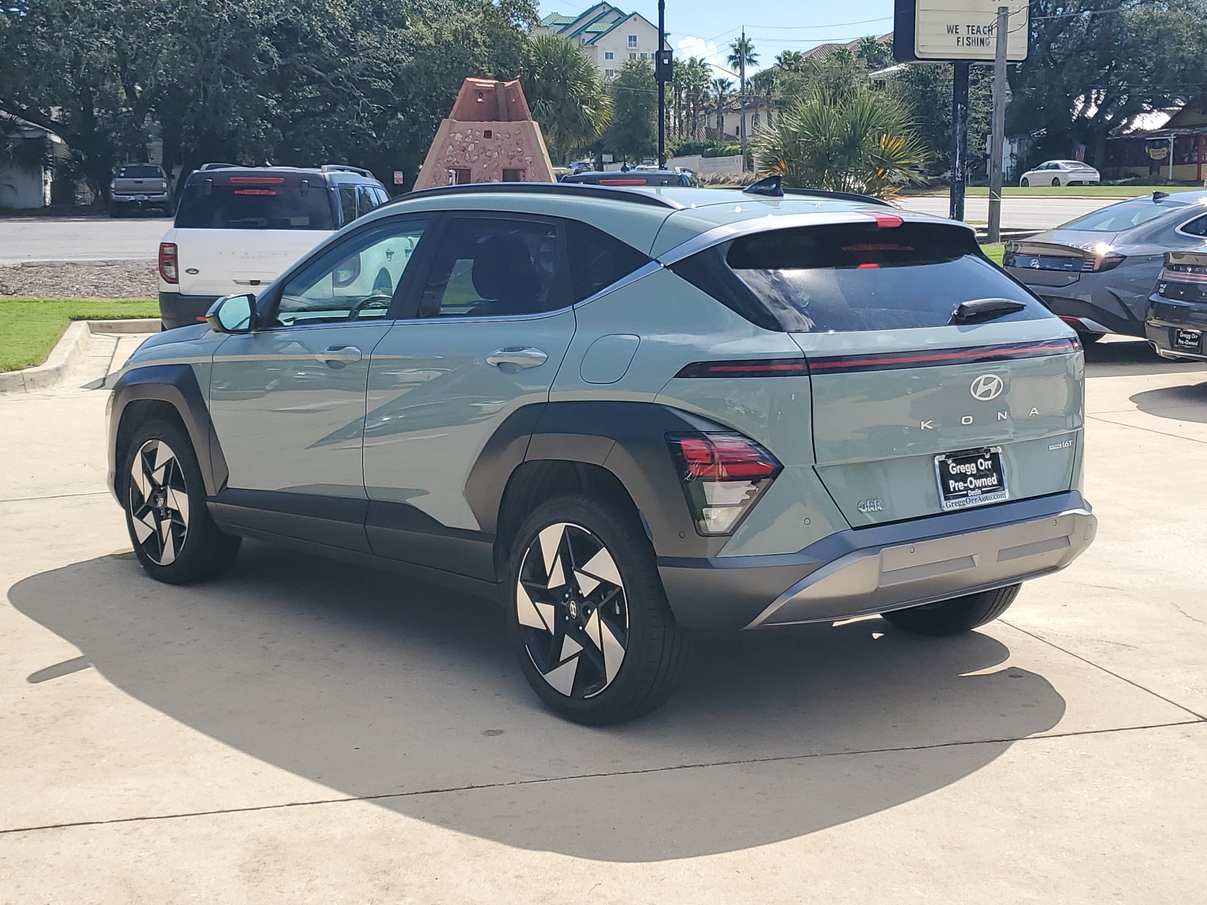 Used 2024 Hyundai Kona Limited AWD/4WD image 3