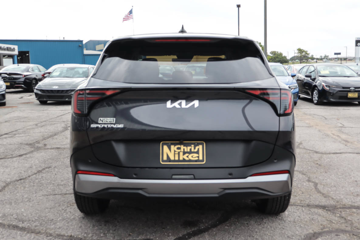 Used 2026 Kia Sportage LX FWD image 5
