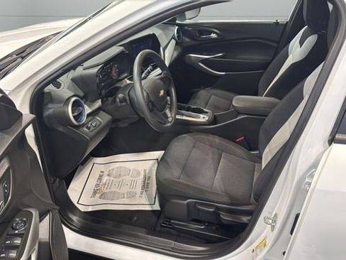 Used 2024 Chevrolet Trax LS w/ LS Convenience Package image 20