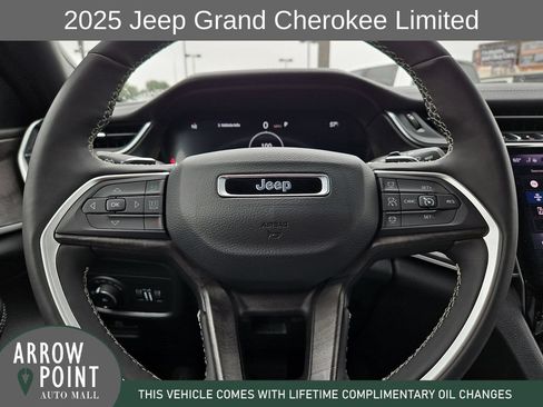 Used 2025 Jeep Grand Cherokee Limited AWD/4WD image 27