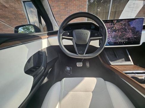 Used 2023 Tesla Model X AWD/4WD image 4