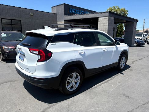 Used 2022 GMC Terrain SLE w/ Driver Convenience Package image 5