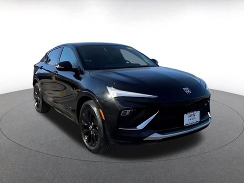 Used 2025 Buick Envista Sport Touring image 3