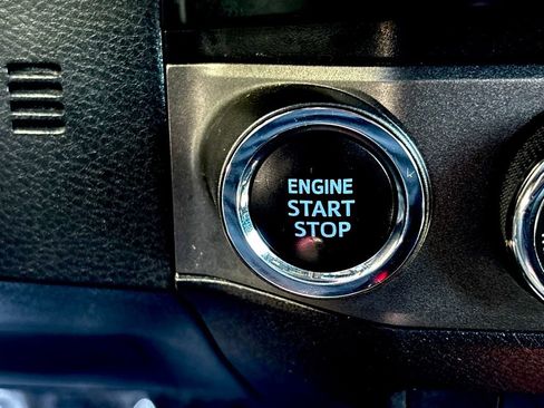 Used 2022 Toyota Tacoma TRD Off-Road AWD/4WD image 13