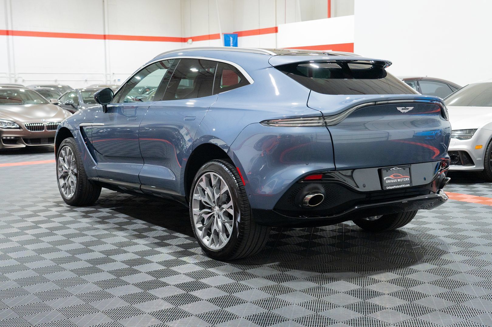 Used 2021 Aston Martin DBX AWD/4WD image 4