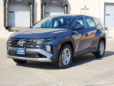 New 2026 Hyundai Tucson SE FWD image 2