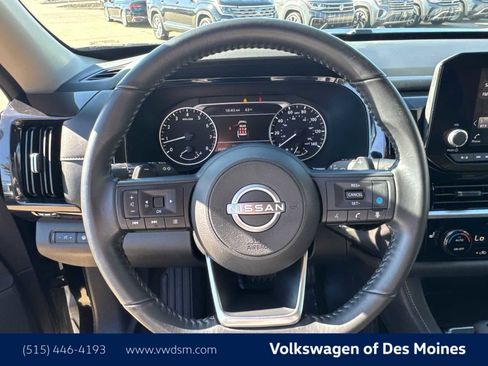 Used 2025 Nissan Pathfinder SV image 15