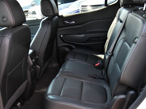 Used 2023 GMC Acadia SLT FWD image 36