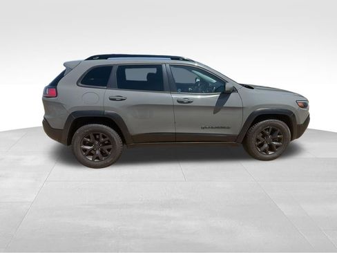 Used 2019 Jeep Cherokee Latitude AWD/4WD image 3