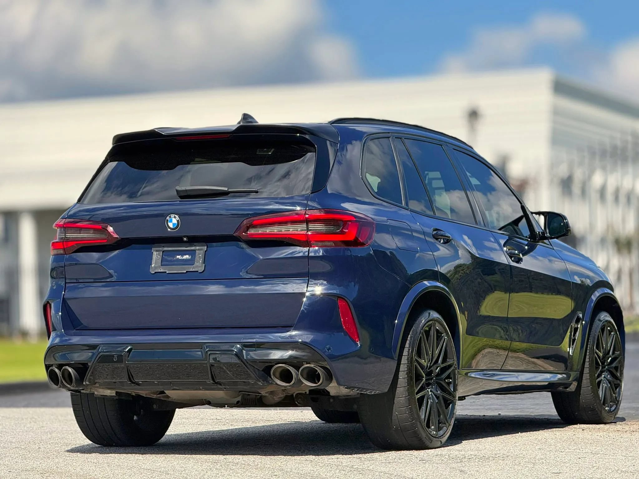 Used 2021 BMW X5 M w/ Competition Package AWD/4WD image 11