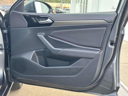 Certified 2021 Volkswagen Jetta SEL Premium image 9