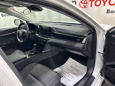 Used 2025 Toyota Camry LE image 12