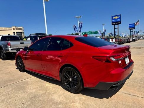 Used 2025 Toyota Camry SE w/ Convenience Package FWD image 2