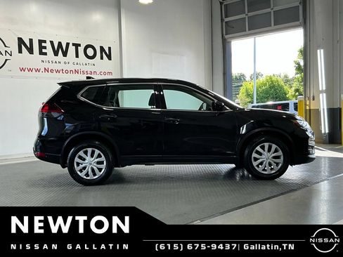 Used 2018 Nissan Rogue S FWD image 4