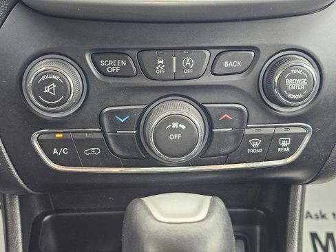 Used 2017 Jeep Cherokee Trailhawk w/ Trailer Tow Group AWD/4WD image 30