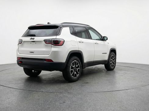 Used 2025 Jeep Compass Trailhawk image 9