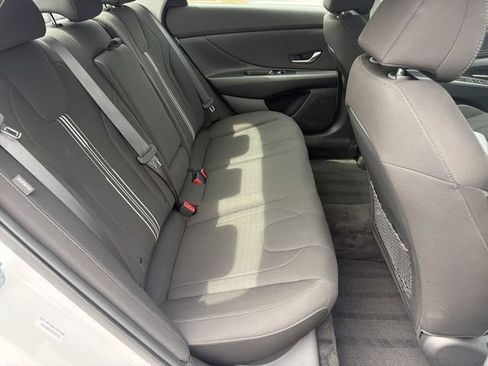 Certified 2025 Hyundai Elantra SEL FWD image 15