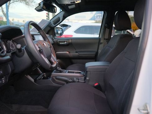 Used 2020 Toyota Tacoma TRD Sport image 12