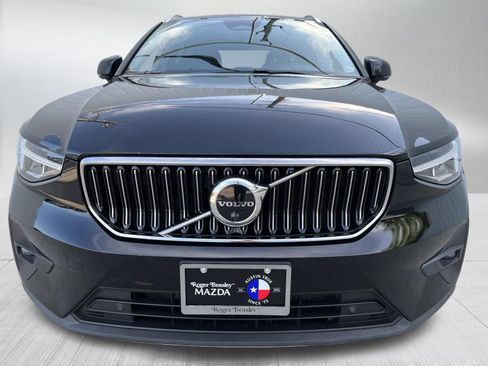 Used 2023 Volvo XC40 B5 Plus AWD/4WD image 2